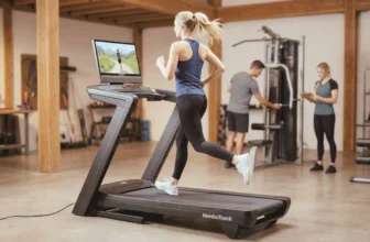 kvinna springer på löpbandet nordictrack c 2450